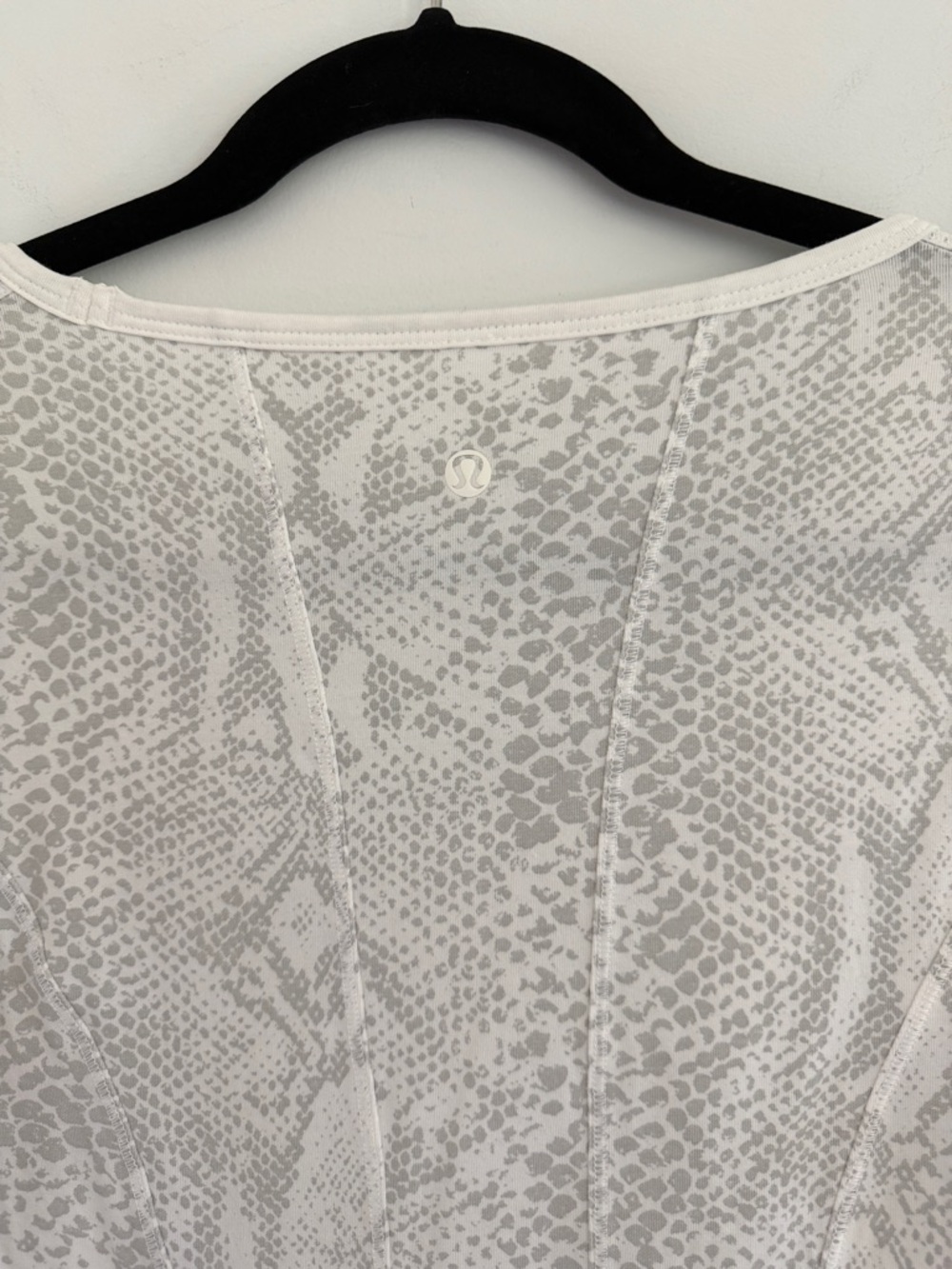 Lululemon Between the Lines Long Sleeve Scoop Neck Top in Snake Print Women sz M - Picture 11 of 13